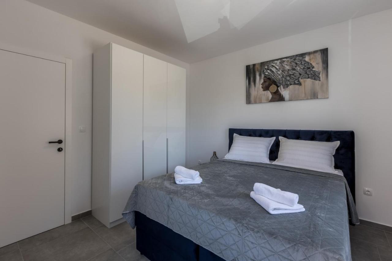 Carpe Diem Luxury Apartments โรกอซนิซา ภายนอก รูปภาพ